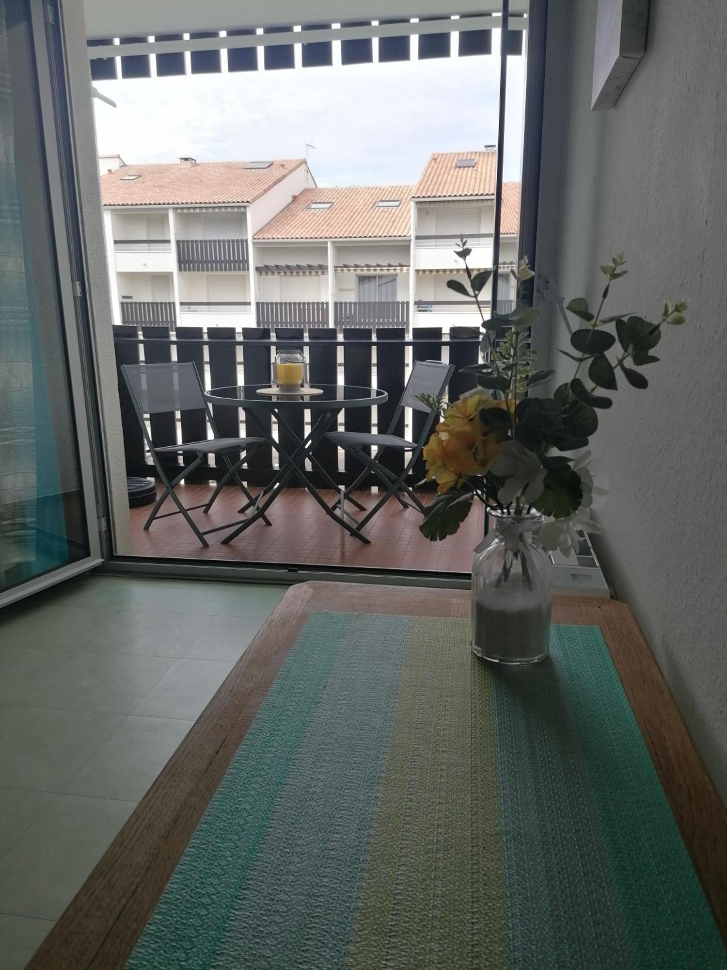 Agreable Studio Avec Terrasse A150M De La Plage Lägenhet Saint-Georges-de-Didonne Exteriör bild